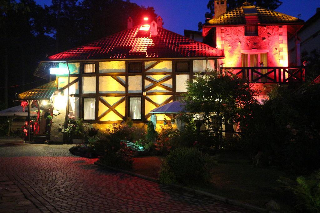 Eco Grill Hotel Restaurant AQUARIUS Leópolis Exterior foto
