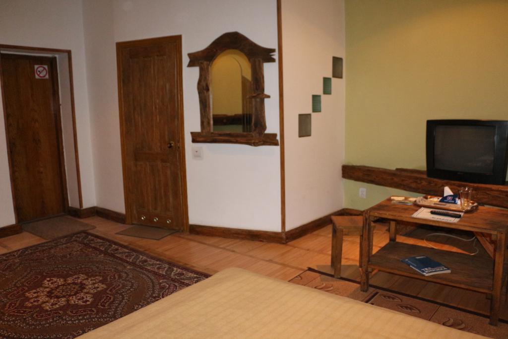 Eco Grill Hotel Restaurant AQUARIUS Leópolis Habitación foto